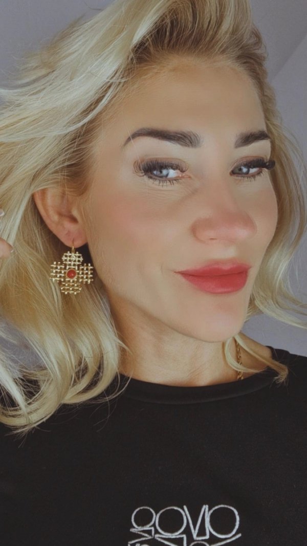 gold earrings made of stainless steel