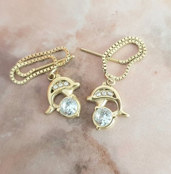 gold earrings made of stainless steel