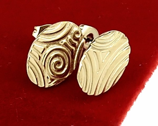 gold earrings made of stainless steel