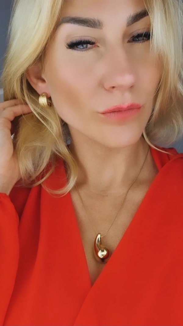 gold earrings made of stainless steel