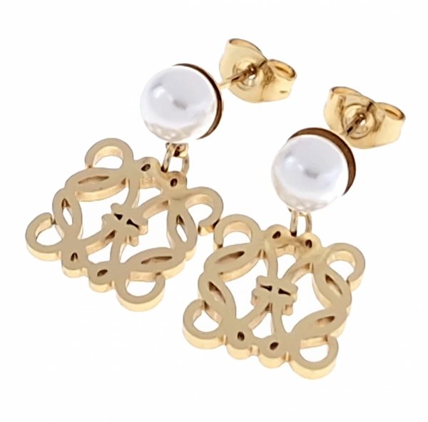 gold earrings made of stainless steel