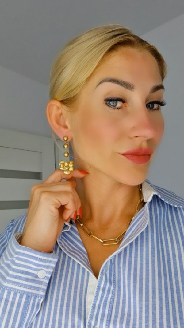 gold earrings made of stainless steel