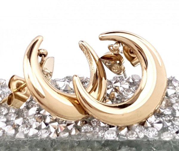 gold earrings made of stainless steel