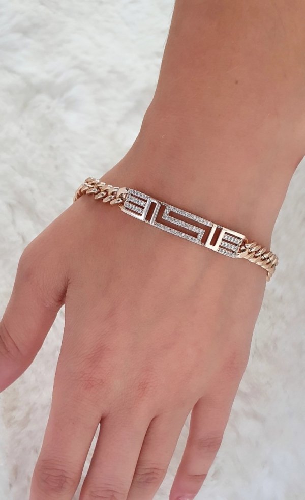 gold bracelet for a gold-plated leg
