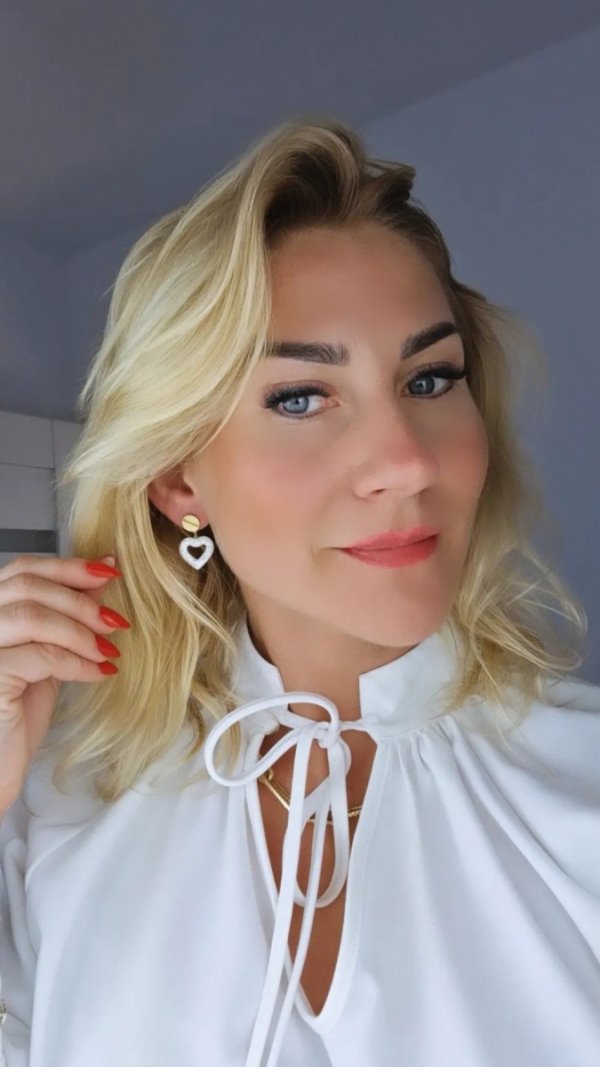 gold earrings made of stainless steel
