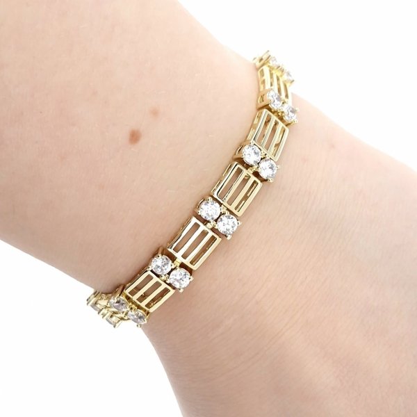 gold bracelet for a gold-plated leg
