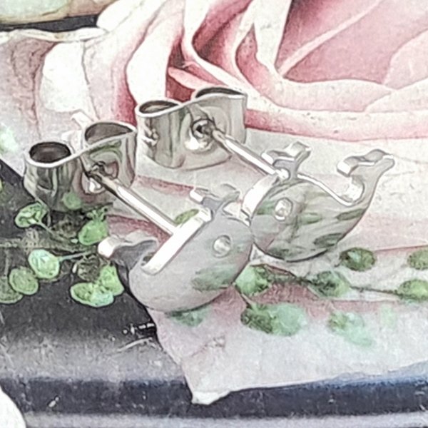 gold earrings made of stainless steel