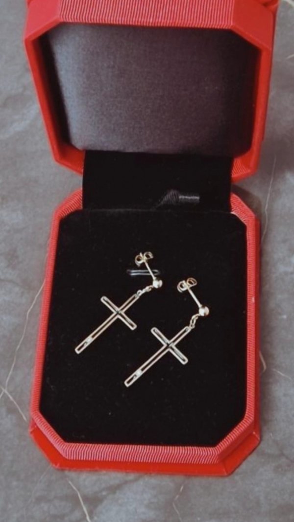 gold earrings made of stainless steel