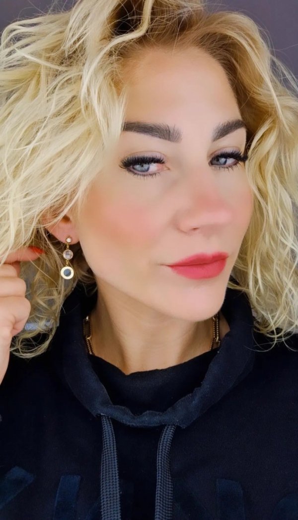 gold earrings made of stainless steel