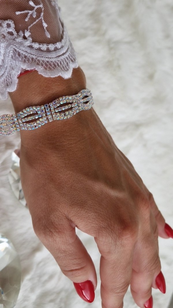 gold bracelet for a gold-plated leg