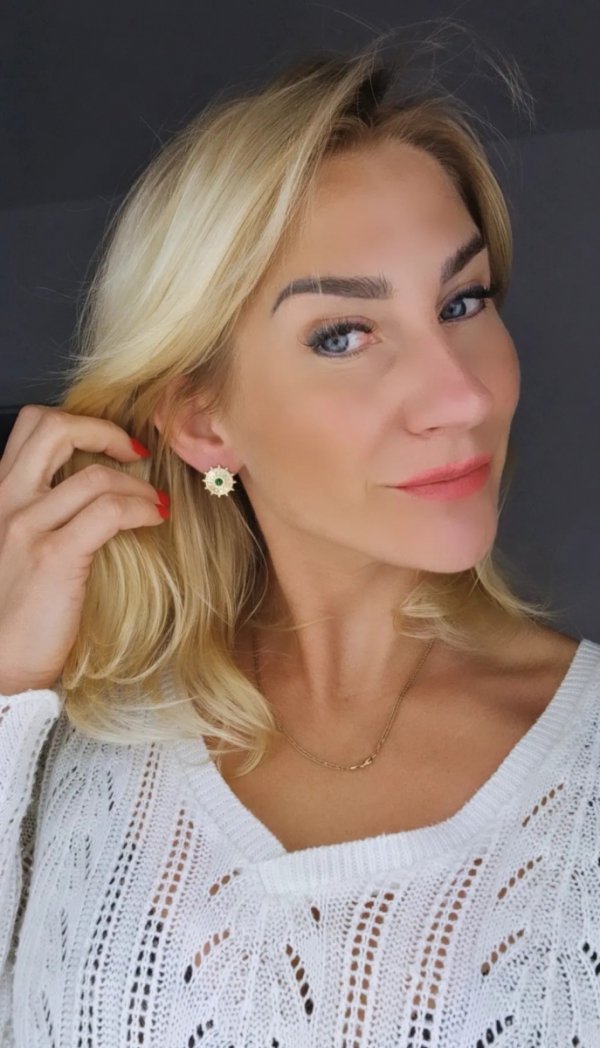 gold earrings made of stainless steel