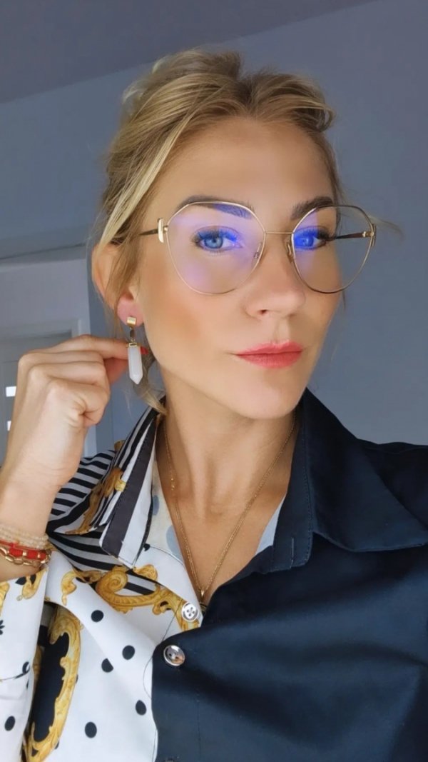 gold earrings made of stainless steel
