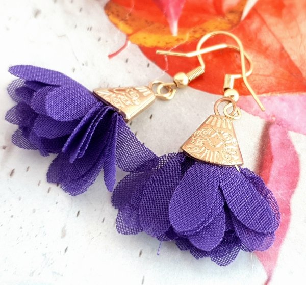 gold earrings made of stainless steel