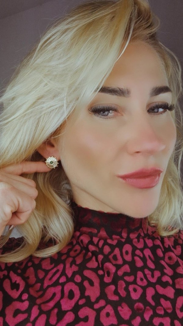 gold earrings made of stainless steel