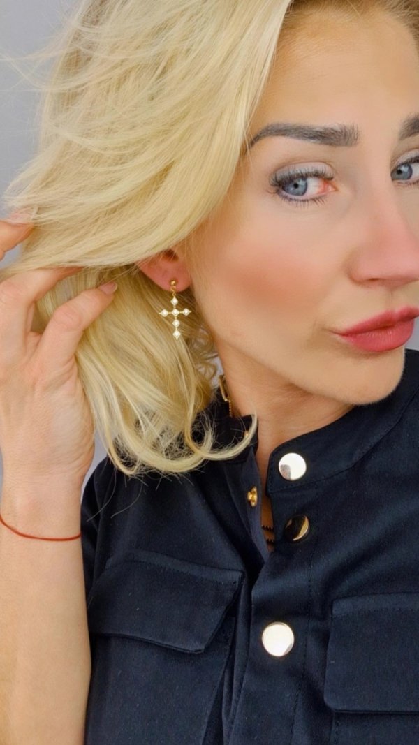 gold earrings made of stainless steel