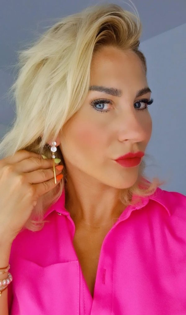 gold earrings made of stainless steel