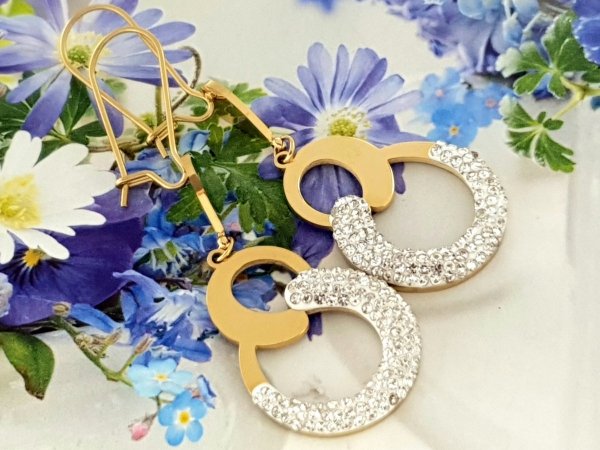 gold earrings made of stainless steel