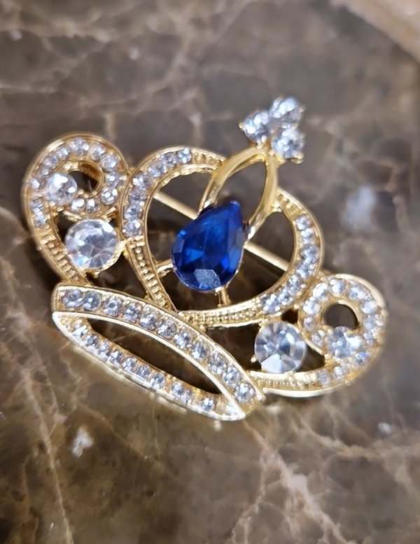 3730A Elegancka broszka przypinka złota cyrkonia