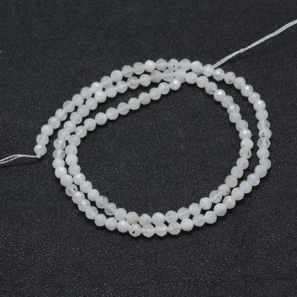 sz67 Naturalny biały kamień księżycowy, fasetowane, okrągłe, 4 mm, otwór: 0,7 mm, sznur 39cm