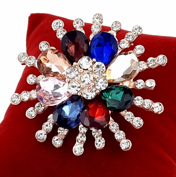 495i Elegancka broszka przypinka złota cyrkonia