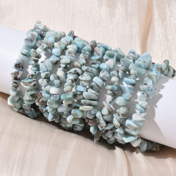 4226 Bransoletka naturalny kamień larimar na gumce jubilerskiej
