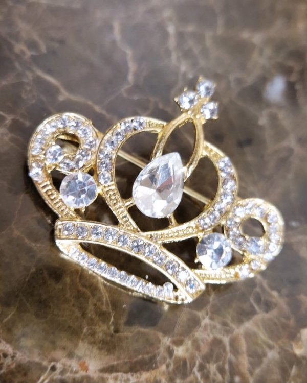 1933E Elegancka broszka przypinka złota cyrkonia