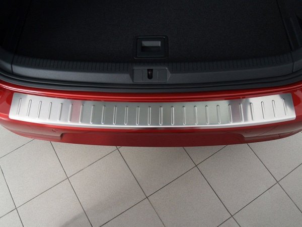 Nakładka (listwa) ochronna na zderzak VOLKSWAGEN  GOLF VII 5d hatchback 2012-, FL 2017- srebrna