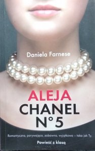 Daniela Farnese • Aleja Chanel N° 5