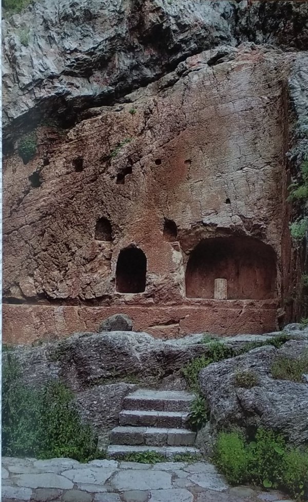 Anna Maranti • Delphi. A tour of the archaeological site