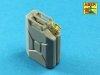 Aber 16158A German WW II 20L Jerry Can closings & 200L fuel drum covers (choice A) (1:16)