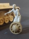 Panzer Art FI35-239 German tank mechanic at work No2 1/35