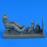 Aerobonus 320146 German Luftwaffe WWII Pilot with parachute for Bf 109K for Hasegawa 1/32