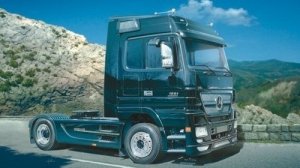 Italeri 3841 Mercedes-Benz Black Actros (1:24)