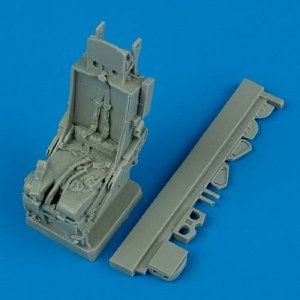 Quickboost QB32067 F-105 ejection seat with safety belts 1/32