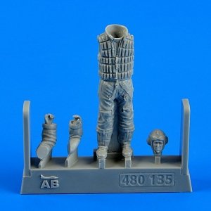 Aerobonus 480135 German Luftwaffe Pilot WWII with life jacket 1/48