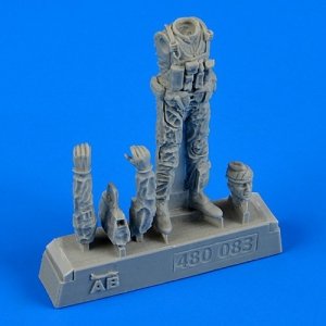 Aerobonus 480083 US Navy pilot with bag - Vietnam War 1965 - 1973 1/48