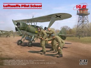ICM 32017 Hs 123A with 3 cadets - Luftwaffe Pilot School 1/32