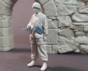 Panzer Art FI35-244 German fallschirmjager at rest No1 1/35