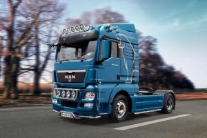 Revell 07426 MAN TGX XLX 1/24
