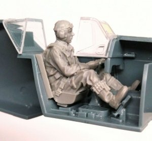 CMK F48368 Bf-109G German Pilot seated (EDUARD) 1/48