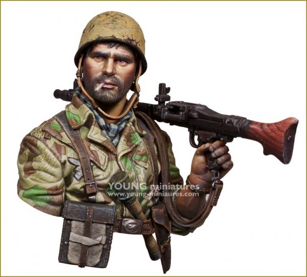 Young Miniatures YM1892 WWII German Paratroopers 1/10