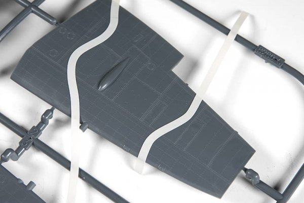 AK Interactive AK9124 MASKING TAPE FOR CURVES 3 MM. 18 METERS LONG.