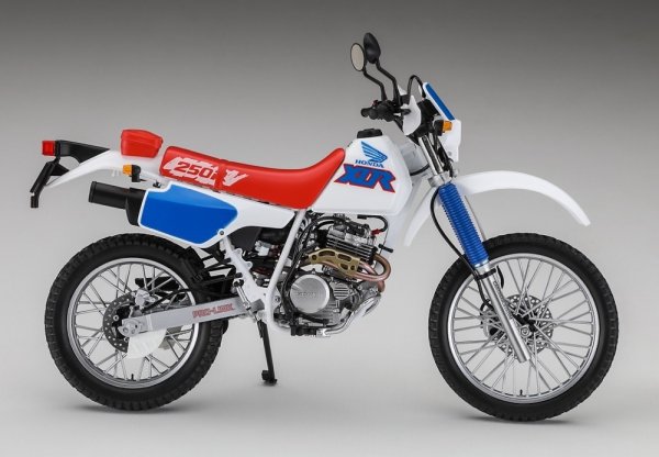 Hasegawa 21518-BK18 Honda XLR250R (MD22) (1991) 1/12