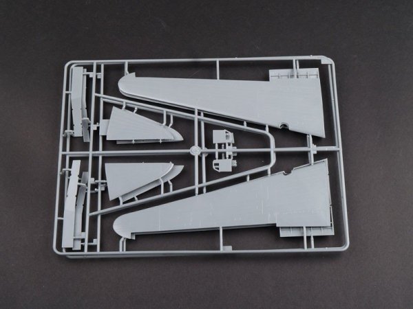 Trumpeter 02829 C-48C Skytrain Transport Aircraft (1:48)