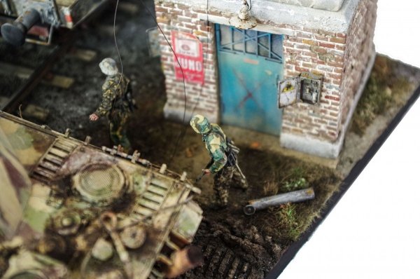 RT-Diorama 35027 Diorama-Base: Railroad Crossing 1/35