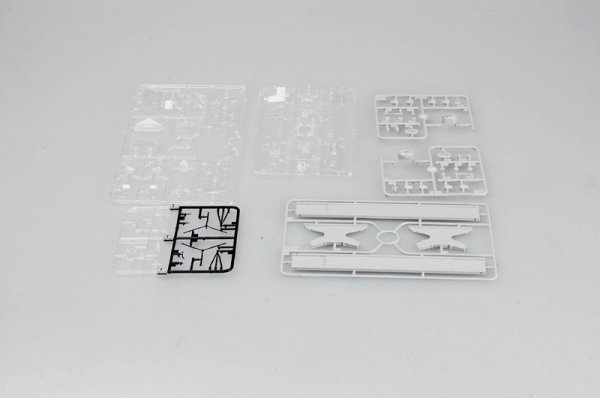 Trumpeter 04520 Russian Cruiser Admiral Ushakov (ex-Kirov) (1:350)