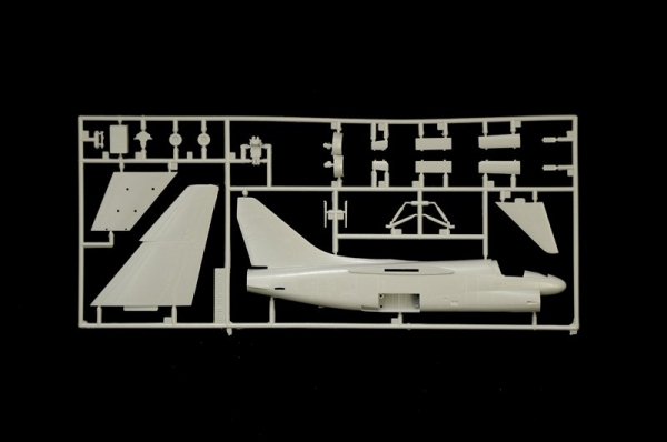 Italeri 1411 A-7E CORSAIR II (1:72)