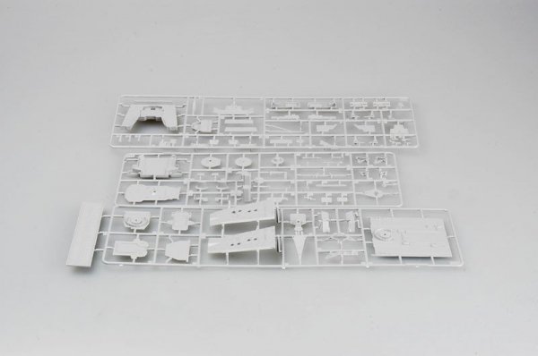 Trumpeter 04520 Russian Cruiser Admiral Ushakov (ex-Kirov) (1:350)