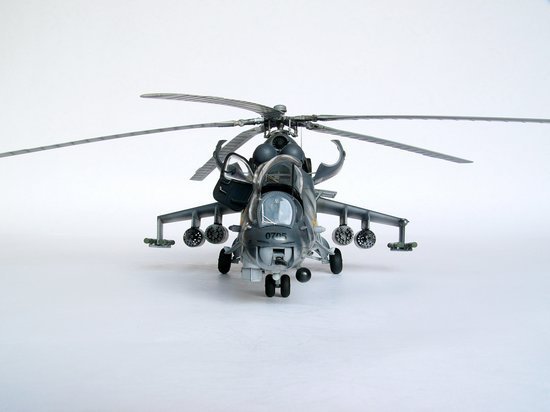 Trumpeter 05103 Mil Mi-24V Hind-E Helicopter