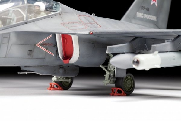 Zvezda 4818 YAK-130 &quot;MITTEN&quot; 1/48